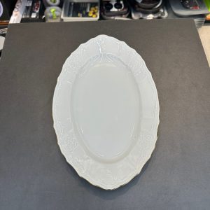 פלטת הגשה אובלית 34 ס״מ פורצלן צ׳כי – לבן עיטור פס זהב Thun