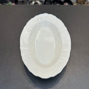 פלטה אובלית ריבייר 24 ס״מ פורצלן צ׳כי – שמנת שנהב עיטור פס כסף Thun