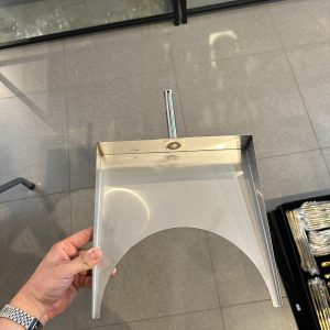 כף שווארמה נירוסטה מרובעת 28 ס״מ