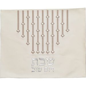 מפה לכיסוי חלה - מהודר דמוי עור לבן עם ריקמה ואותיות בולטות 42x52 ס"מ